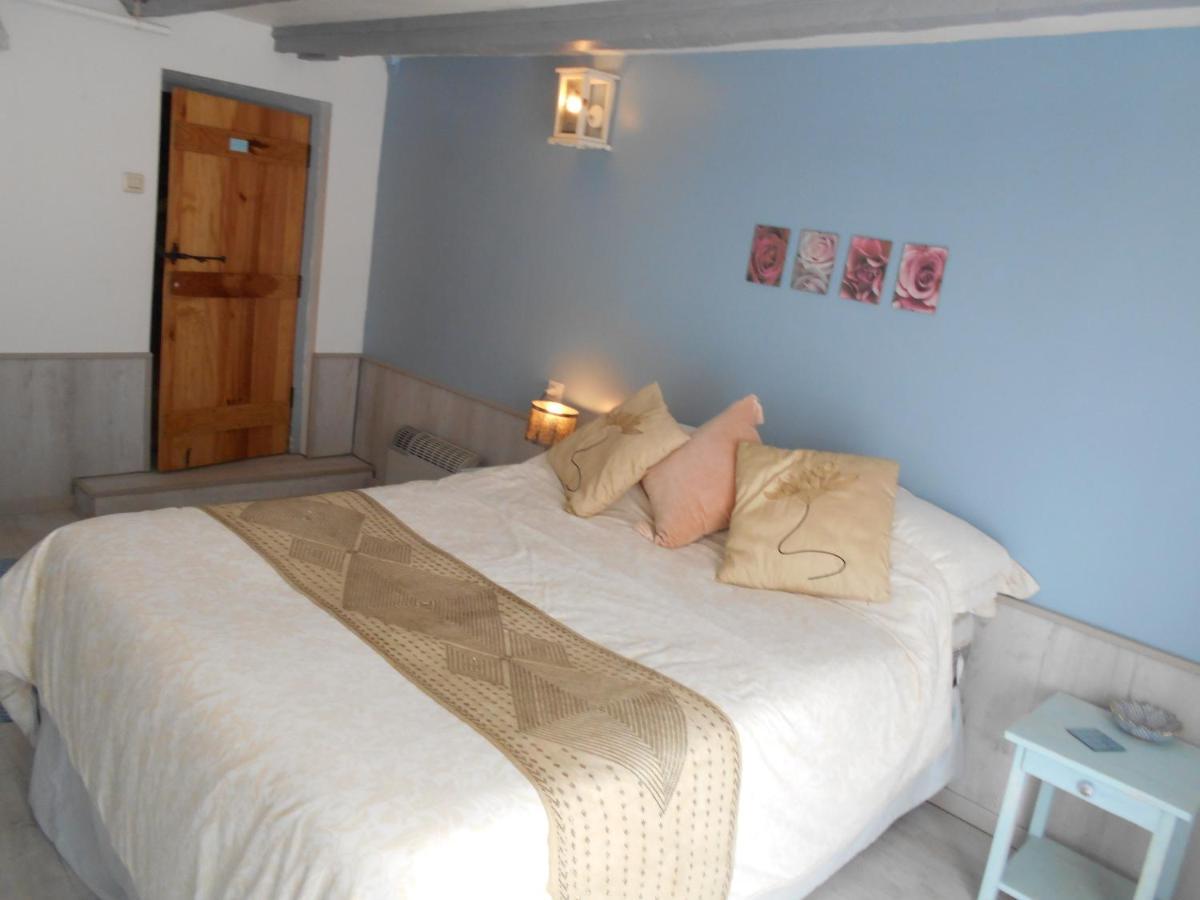 Les Landes Hotell Saint-Pardoux-Corbier Exteriör bild